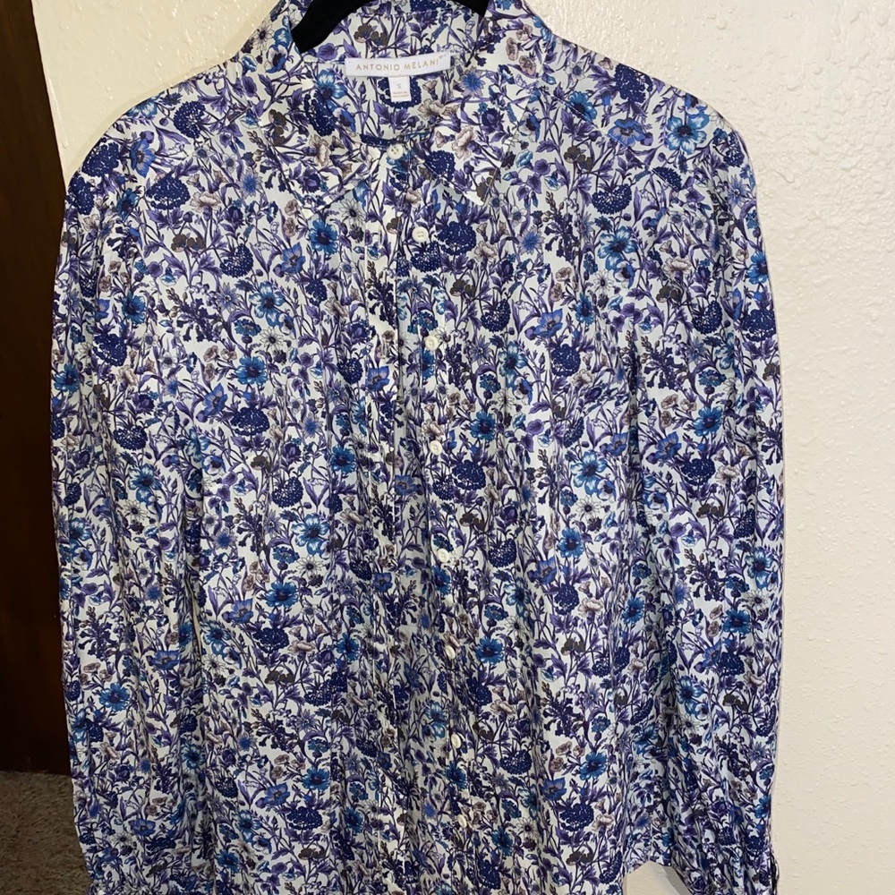 Antonio Melani Floral Button